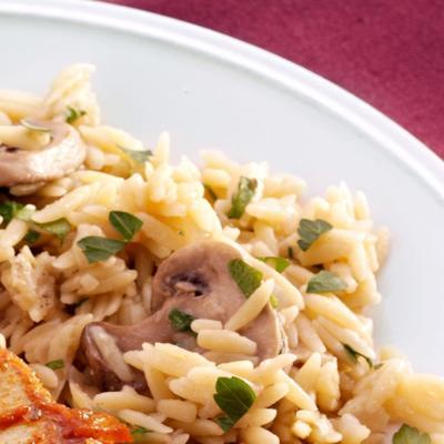 Orzo pilaf com cogumelos