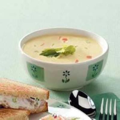 sopa de queijo canadense