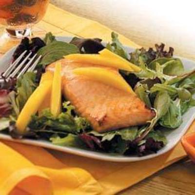 salmão em verdes com molho de gengibre de limão