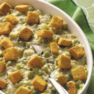 crouton coberto caçarola de brócolis