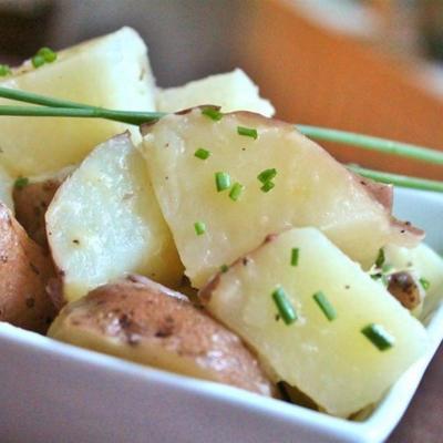 Batata cozida com cebolinha