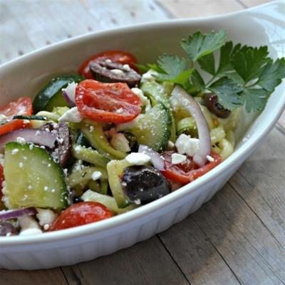 salada zoodle grega