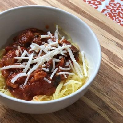 fácil instantâneo de espaguete vegan baixo-carb pot® com ragu de cogumelo