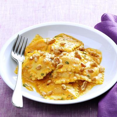 ravioli de queijo com molho alfredo de abóbora