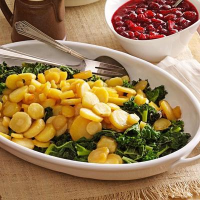 pastinaca de bordo em uma cama de couve