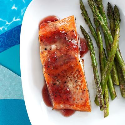 salmão com esmalte de framboesa