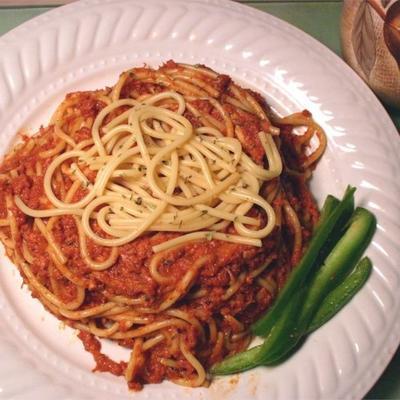 espaguete com carne enlatada