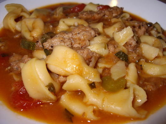 salsicha italiana e sopa de tortellini