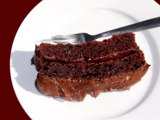uma tigela de bolo de chocolate sem glúten