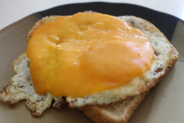 sanduíche de ovo frito simples
