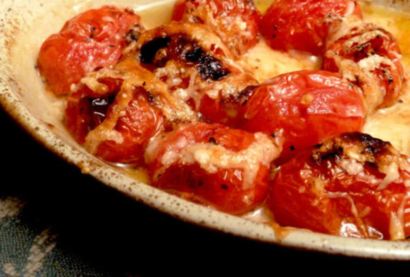 tomates-cereja assados ​​com cobertura de parmesão