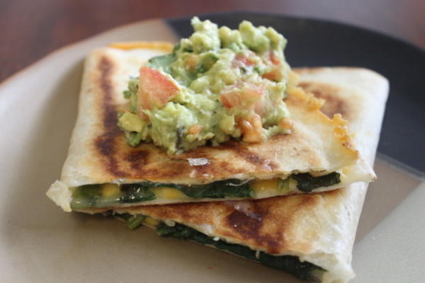 quesadillas de espinafre de queijo