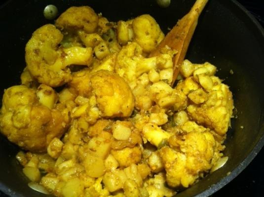 aloo gobi - couve-flor e batatas