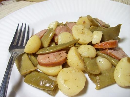 linguiça defumada, feijão verde e batatas