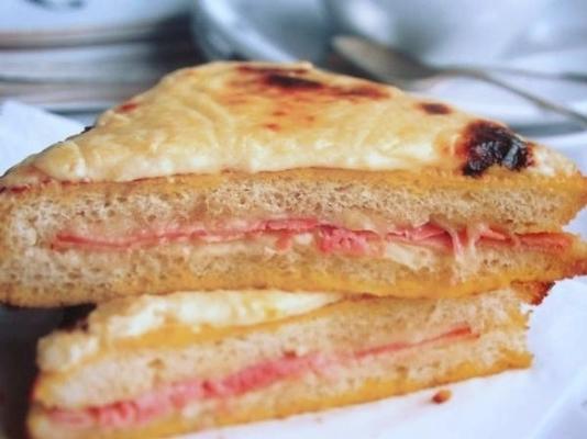 o clássico sanduíche bistrô francês - croque monsieur