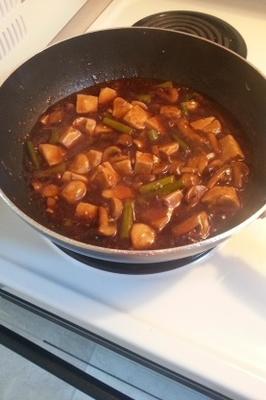 tofu de soja e aspargos