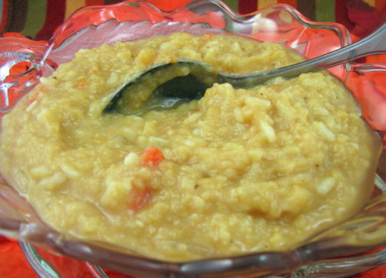 sopa de ervilha kittencal com osso de presunto (panela de barro ou fogão)
