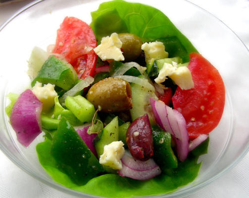 salada de aldeia grega (nick e marina makris horiatiki salada)