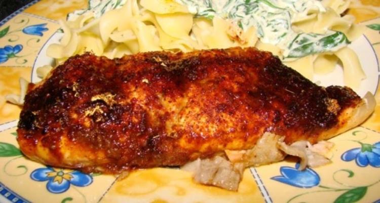 salmão assado no churrasco