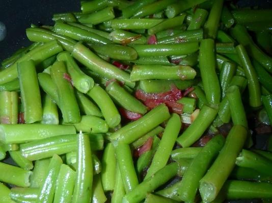 haricots verts com vinagrete de cebola quente