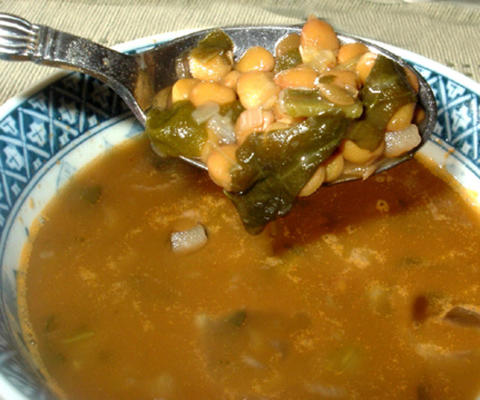 sopa de lentilha libanesa