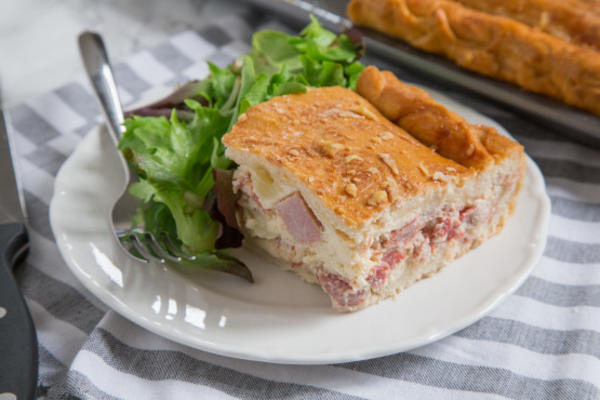 pizzagaina de ganho de pizza aka pizza rustica, torta de presunto de Páscoa italiano