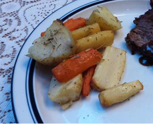 batatas assadas, nabo e cenoura