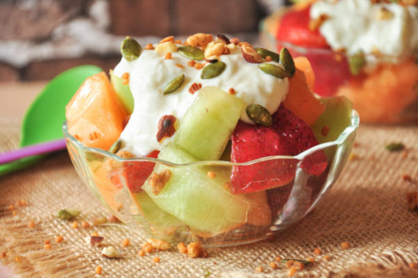 salada de frutas com cobertura