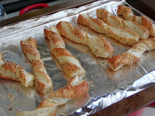 aperitivos de queijo de massa folhada