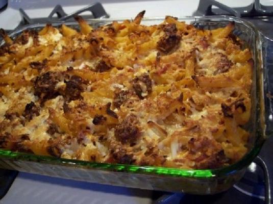 ziti assado com tomate, mussarela e salsicha