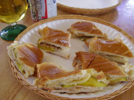 sanduíches grelhados (estilo cubano)