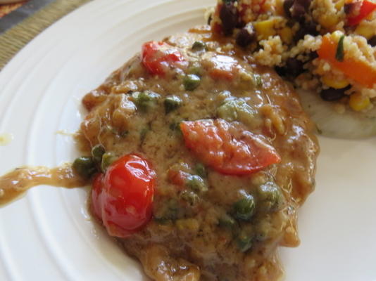 Pan tilápia frita com vinho branco e alcaparras