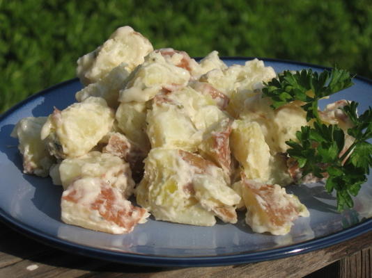 salada de batata vestida com vinagre de vinho tinto