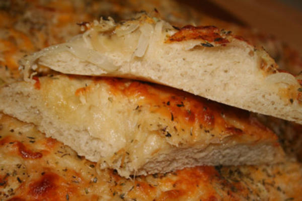focaccia de cebola de queijo (máquina de pão)