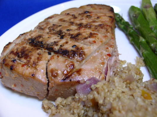 Bifes de atum grelhado bek vitrificado com gengibre, limão e soja oamc