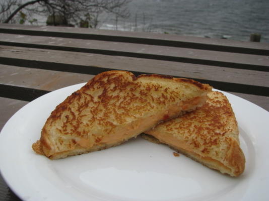 sanduíche de queijo pimiento grelhado