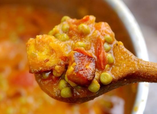 mutter paneer - curry de queijo indiano