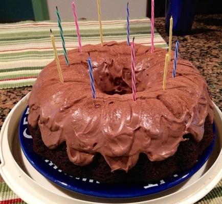 bolo de chocolate com lascas de chocolate