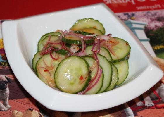 salada de pepino com molho vinagrete tailandês