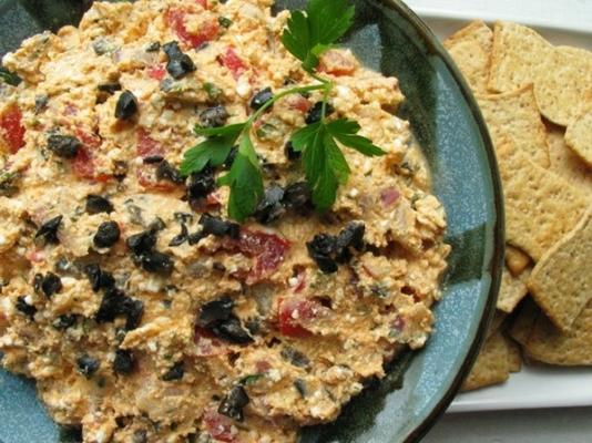 feta, azeitona e molho de tomate