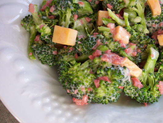 salada de brócolis de annie