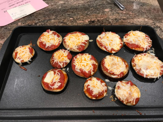 mini pizzas de crosta de berinjela