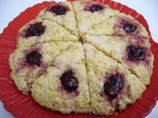 bolinhos de coco com framboesa ou cereja