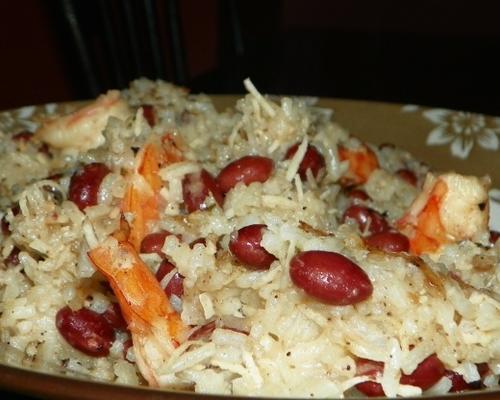 arroz picante, feijão e caçarola de lentilha