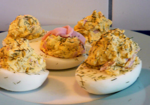 norueguês recheado ovos cozidos