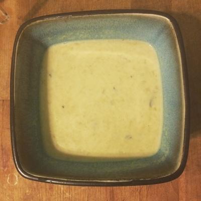 sopa de alho-poró, batata e estragão