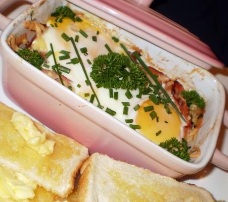 cogumelos, queijo, ovos e fiambre café da manhã especial