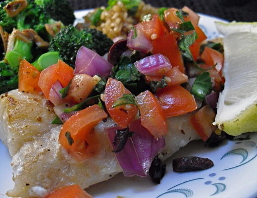 bacalhau com salsa mediterrânea