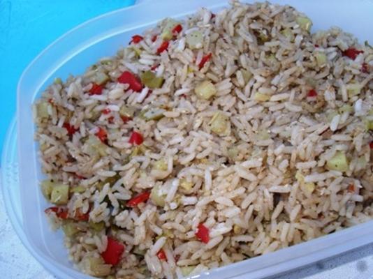 Arroz caribenho em panela de arroz