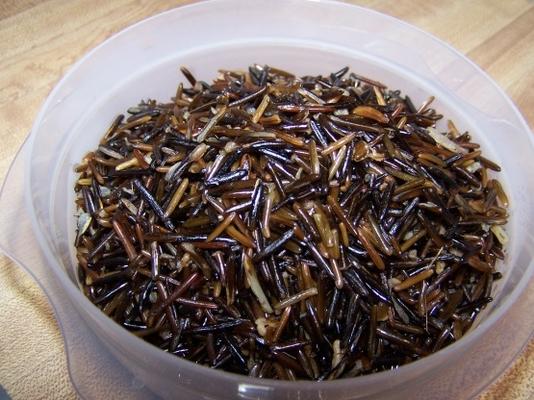 arroz selvagem de panela de arroz
